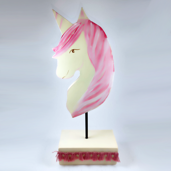 Χειροποίητος μονόκερος σε βάση