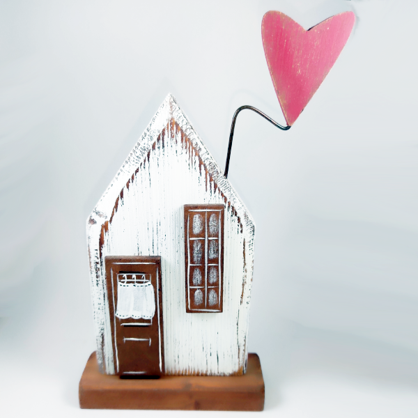 Χειροποίητο επιτραπέζιο σπίτι με καρδιά