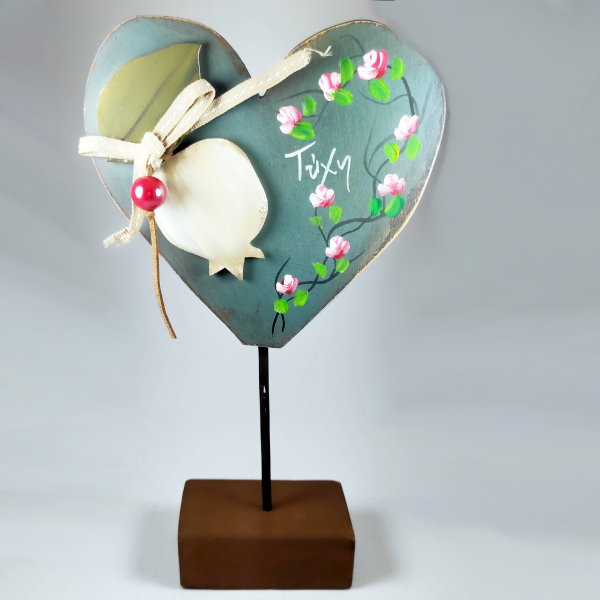 Χειροποίητη επιτραπέζια καρδιά σε βάση με ρόδι "Τύχη"