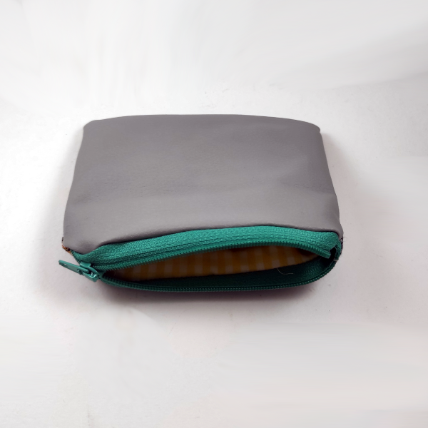 Alternative view of Χειροποίητο πορτοφολάκι με