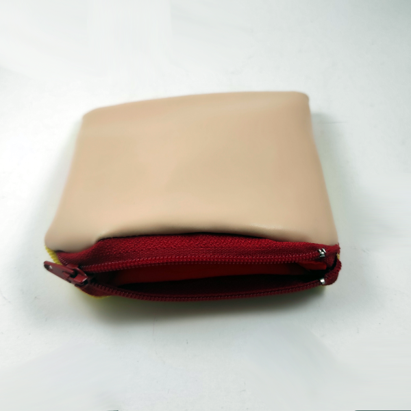 Alternative view of Χειροποίητο πορτοφολάκι με φράουλες